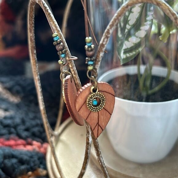 Wood feather earrings - Picture 1 of 2